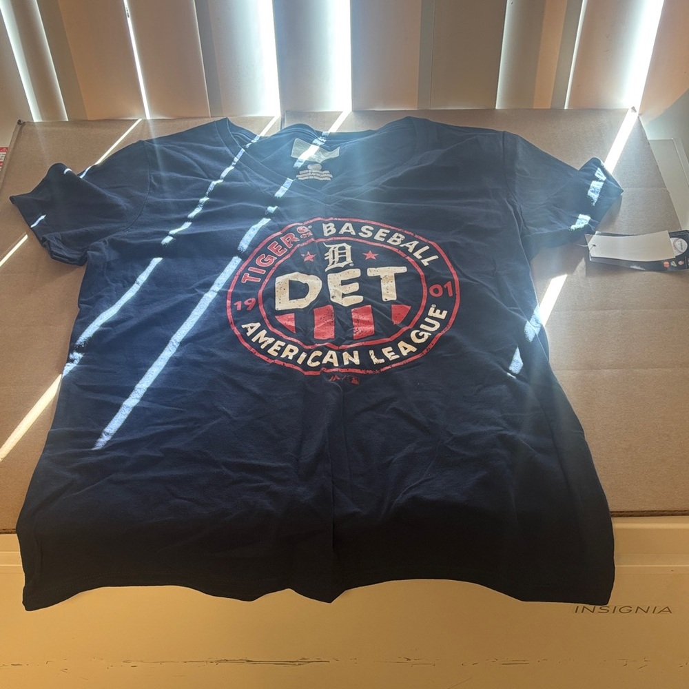 Detroit Tigers Baseball T-Shirt size medium women’s